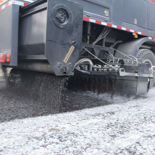 瀝青碎石同步封層車施工